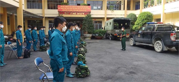Cán bộ, chiến sĩ dân quân huyện Hóc Môn tham gia phục vụ cách ly, điều trị bệnh nhân Covid-19